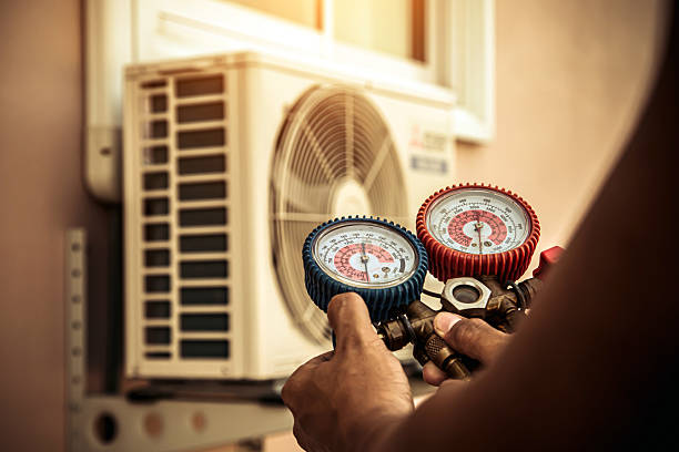 Professional Hvac technician working in Cleveland, FL
